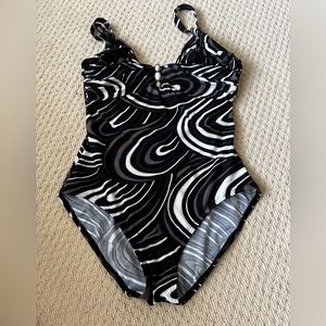 Onepiece swimsuit. Like new! 34D